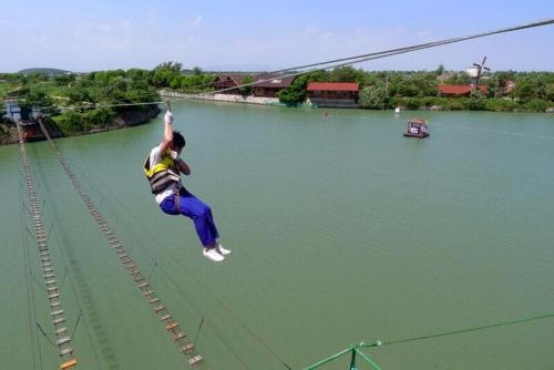 [蘇州太湖綠光農(nóng)場(chǎng)拓展基地]+ 致青春無(wú)悔！一日拓展活動(dòng)
